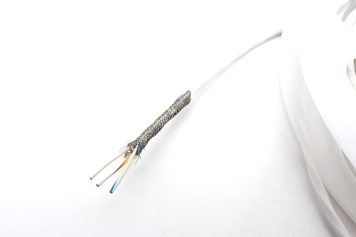 Varjestatud kaabel, 3 juhet AWG22, TE/RAYCHEM